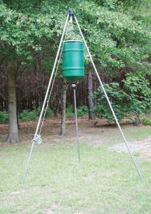 American Hunter 6 Volt Analog Winch Up Feeder